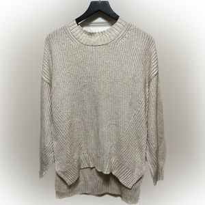 American Eagle Women’s Cream Colored Long Sleeved Sweater